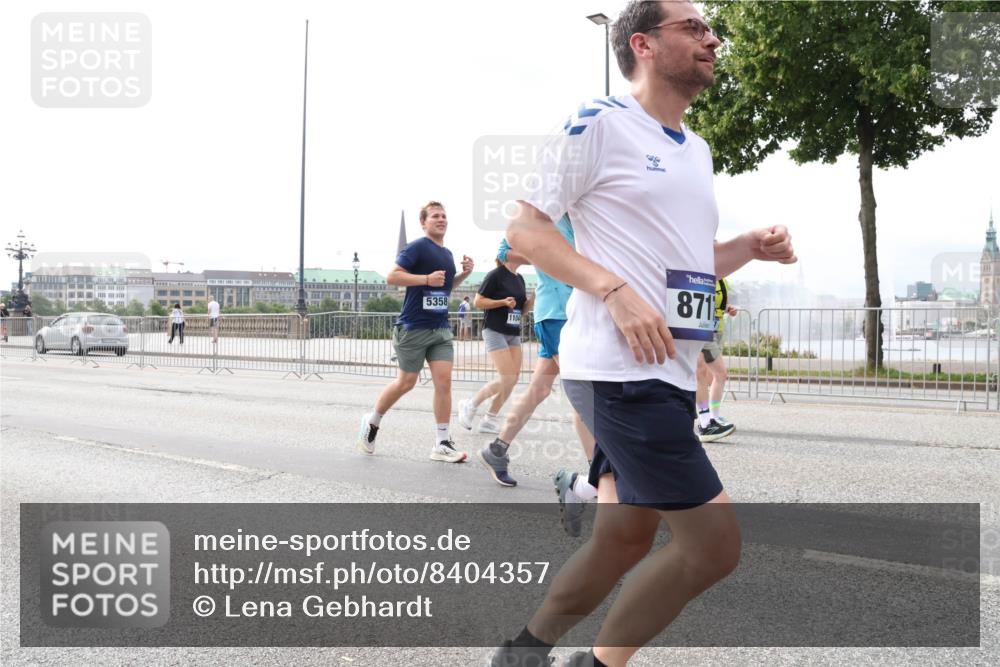 29.06.2025 - hella hamburg halbmarathon Lena Gebhardt http://msf.ph/oto/8404357 29.06.2025 10:24:09 Lombardsbrücke 5358, 871, 1005, 1009, 1064, 1389, 1444, 1545, 2125, 2132, 2477, 2489, 3013, 3185, 3285, 3579, 3786, 4122, 4162, 4464, 4597, 4646, 4684, 4719, 4990, 4993, 5039, 5055, 5258, 5260, 5358, 5661, 5954, 6478, 6524, 6526, 7013, 7426, 7528, 7920, 7975, 8031, 8141, 8149, 8167, 8181, 8187, 8297, 8502, 8676, 8717, 9063, 9217, 9603, 10649, 11044, 11306, 11347, 11415, 11454, 11793, 12210, 13149, 13380, 13573, 13711, 14143, 14521, 15739, 15853 meine-sportfotos.de