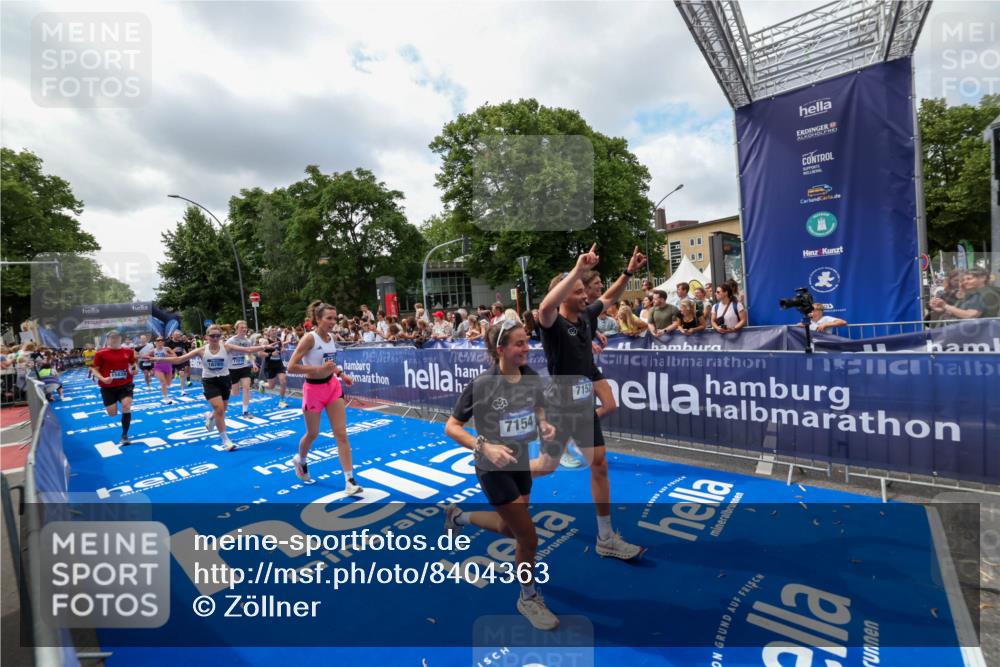29.06.2025 - hella hamburg halbmarathon Zöllner http://msf.ph/oto/8404363 29.06.2025 10:39:40 Ziel 1358, 4398, 4888, 7152, 7154, 9116, 9265, 11284, 11806, 14077, 15094, 15336, 15828, 16761, 17215, 17360, 17425, 18154, 18285, 18803 meine-sportfotos.de
