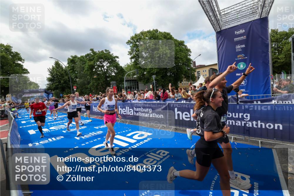 29.06.2025 - hella hamburg halbmarathon Zöllner http://msf.ph/oto/8404373 29.06.2025 10:39:40 Ziel 1358, 4398, 4888, 7152, 7154, 9116, 9265, 11284, 11806, 14077, 15094, 15336, 15828, 16761, 17215, 17360, 17425, 18154, 18285, 18803 meine-sportfotos.de