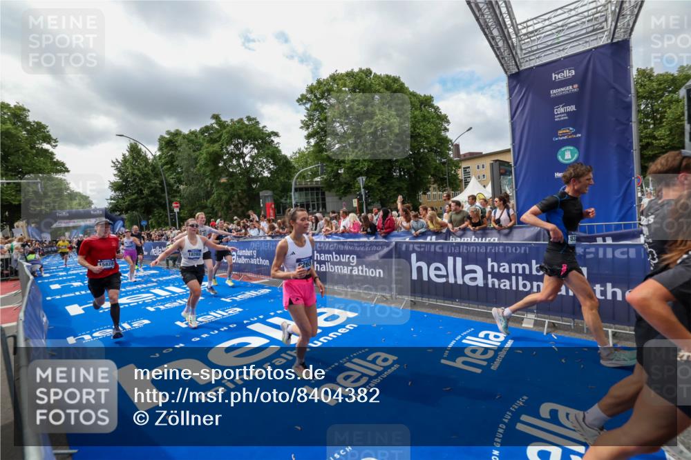 29.06.2025 - hella hamburg halbmarathon Zöllner http://msf.ph/oto/8404382 29.06.2025 10:39:41 Ziel 1358, 4398, 4888, 7152, 7154, 9265, 11284, 11806, 14077, 15094, 15336, 15828, 16761, 17215, 17360, 17425, 18154, 18285, 18803 meine-sportfotos.de