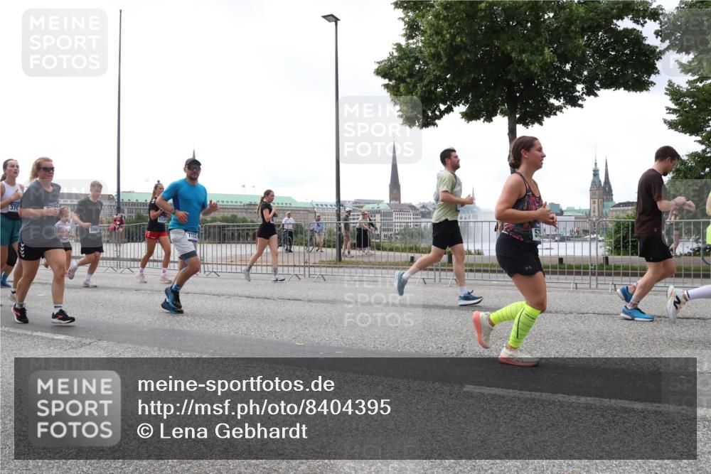 29.06.2025 - hella hamburg halbmarathon Lena Gebhardt http://msf.ph/oto/8404395 29.06.2025 10:50:16 Lombardsbrücke 370, 1259, 1487, 1511, 1828, 2047, 2212, 3203, 3680, 3701, 3710, 3805, 3897, 4090, 4168, 4870, 4961, 5119, 5131, 5749, 5751, 5997, 6680, 6830, 7505, 7677, 7721, 7722, 7755, 8065, 8254, 8299, 9015, 9605, 9940, 10060, 10286, 10617, 10683, 10744, 11030, 11426, 11696, 11716, 11760, 12079, 12124, 13127, 13128, 13309, 13381, 13744, 13846, 13887, 14102, 14144, 14505, 14545, 14591, 14692, 14940, 15230, 15626 meine-sportfotos.de