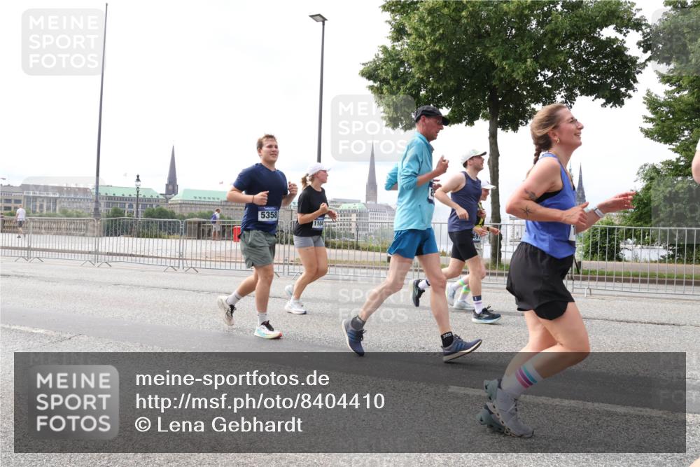 29.06.2025 - hella hamburg halbmarathon Lena Gebhardt http://msf.ph/oto/8404410 29.06.2025 10:24:09 Lombardsbrücke 5358, 1005, 1009, 1064, 1389, 1444, 1545, 2125, 2132, 2477, 2489, 3013, 3185, 3285, 3579, 3786, 4122, 4162, 4464, 4597, 4646, 4684, 4719, 4990, 4993, 5039, 5055, 5258, 5260, 5358, 5661, 5954, 6478, 6524, 6526, 7013, 7426, 7528, 7920, 7975, 8031, 8141, 8149, 8167, 8181, 8187, 8297, 8502, 8676, 8717, 9063, 9217, 9603, 10649, 11044, 11306, 11347, 11415, 11454, 11793, 12210, 13149, 13380, 13573, 13711, 14143, 14521, 15739, 15853 meine-sportfotos.de