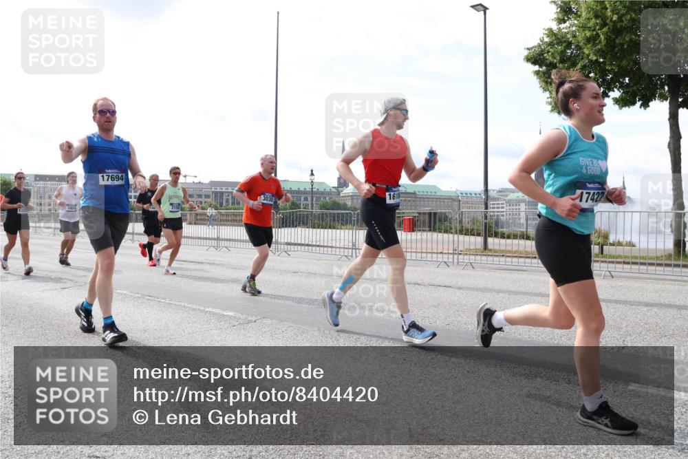 29.06.2025 - hella hamburg halbmarathon Lena Gebhardt http://msf.ph/oto/8404420 29.06.2025 10:16:31 Lombardsbrücke 17694, 1618, 3030, 3156, 4, 17422, 1117, 1212, 1240, 1244, 1308, 1599, 1825, 2071, 2165, 2347, 2803, 2835, 2912, 3030, 3088, 3134, 3156, 3176, 3484, 3648, 3687, 4478, 4583, 4637, 4828, 5036, 5037, 5046, 5294, 6024, 6488, 6742, 6941, 7158, 7358, 7753, 8169, 8274, 8295, 8317, 8597, 8619, 8645, 8707, 8847, 8857, 9091, 9208, 9332, 9492, 9601, 9628, 9664, 9676, 9802, 9810, 9881, 10076, 10107, 10139, 10141, 10183, 10232, 10292, 10844, 10990, 11344, 11345 meine-sportfotos.de