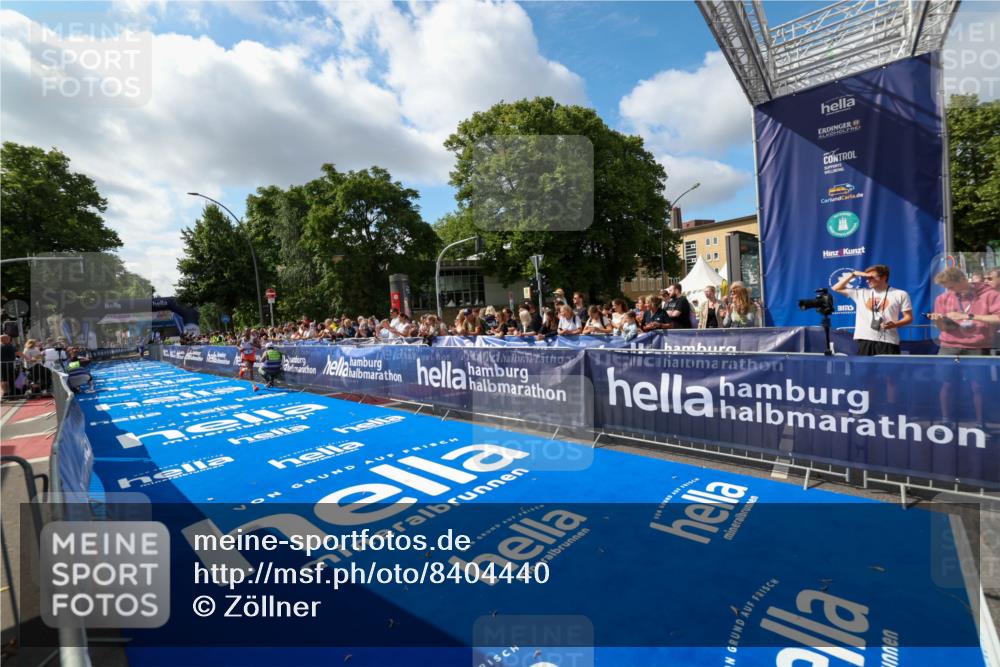 29.06.2025 - hella hamburg halbmarathon Zöllner http://msf.ph/oto/8404440 29.06.2025 10:03:06 Ziel 9, 23 meine-sportfotos.de