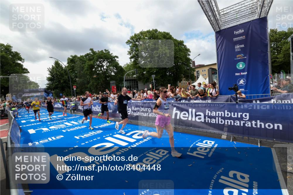 29.06.2025 - hella hamburg halbmarathon Zöllner http://msf.ph/oto/8404448 29.06.2025 10:39:43 Ziel 1358, 4398, 4888, 11284, 11806, 13190, 14077, 15094, 15435, 16580, 16761, 17005, 17215, 17360, 17425, 17792, 18154, 18803 meine-sportfotos.de