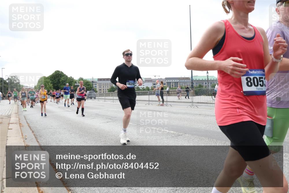 29.06.2025 - hella hamburg halbmarathon Lena Gebhardt http://msf.ph/oto/8404452 29.06.2025 10:41:03 Lombardsbrücke 4234, 16297, 805, 1075, 1317, 1323, 1731, 2042, 2173, 2206, 2229, 2299, 2805, 2858, 3121, 3306, 3432, 3532, 3533, 3694, 4044, 4234, 4411, 4412, 4530, 4612, 4638, 4774, 4775, 4972, 5086, 5225, 5549, 5688, 5689, 5753, 5928, 6088, 6098, 6163, 6289, 6474, 6842, 7293, 7661, 7821, 7829, 7956, 8053, 8054, 8293, 8385, 8429, 8430, 8751, 8769, 8878, 8992, 9009, 9237, 9962, 10269, 10407, 10644, 10835, 11053 meine-sportfotos.de