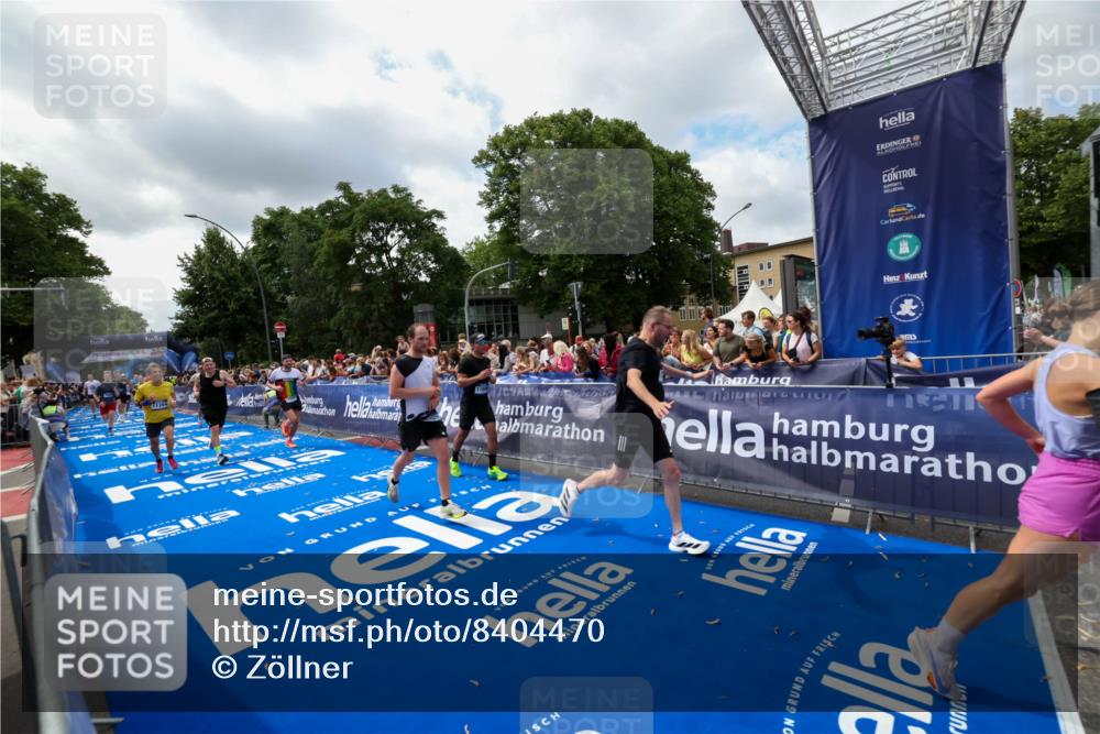 29.06.2025 - hella hamburg halbmarathon Zöllner http://msf.ph/oto/8404470 29.06.2025 10:39:44 Ziel 1358, 4398, 4888, 11284, 11806, 13190, 14077, 15094, 15435, 16580, 16761, 17005, 17360, 17425, 17792, 18013, 18154 meine-sportfotos.de