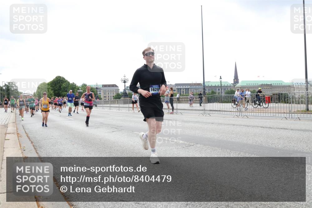 29.06.2025 - hella hamburg halbmarathon Lena Gebhardt http://msf.ph/oto/8404479 29.06.2025 10:41:03 Lombardsbrücke 4234, 17879, 16297, 1075, 1317, 1323, 1731, 2042, 2173, 2206, 2229, 2299, 2805, 2858, 3121, 3306, 3432, 3532, 3533, 3694, 4044, 4234, 4411, 4412, 4530, 4612, 4638, 4774, 4775, 4972, 5086, 5225, 5549, 5688, 5689, 5753, 5928, 6088, 6098, 6163, 6289, 6474, 6842, 7293, 7661, 7821, 7829, 7956, 8053, 8054, 8293, 8385, 8429, 8430, 8751, 8769, 8878, 8992, 9009, 9237, 9962, 10269, 10407, 10644, 10835, 11053 meine-sportfotos.de