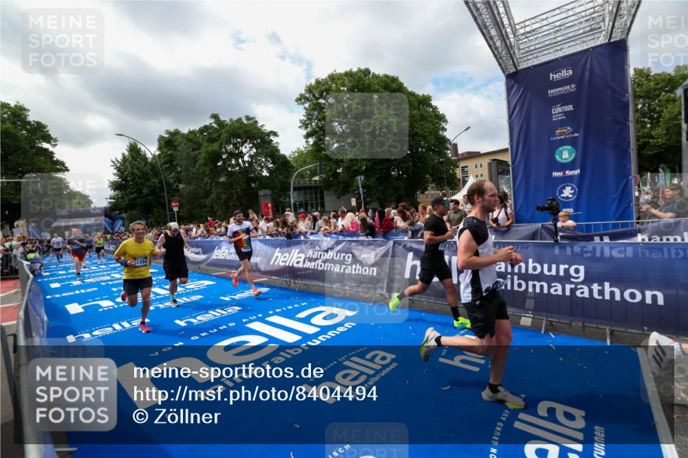 29.06.2025 - hella hamburg halbmarathon Zöllner http://msf.ph/oto/8404494 29.06.2025 10:39:44 Ziel 1358, 4398, 4888, 11284, 11806, 13190, 14077, 15094, 15435, 16580, 16761, 17005, 17360, 17425, 17792, 18013, 18154 meine-sportfotos.de