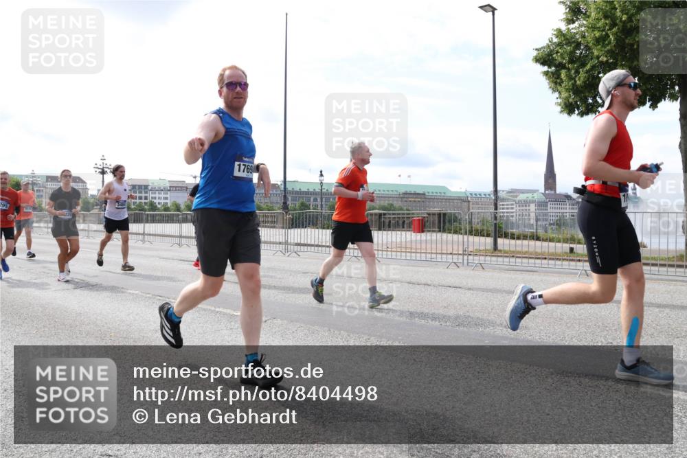 29.06.2025 - hella hamburg halbmarathon Lena Gebhardt http://msf.ph/oto/8404498 29.06.2025 10:16:31 Lombardsbrücke 295, 7151, 3484, 1769, 1117, 1212, 1240, 1244, 1308, 1599, 1825, 2071, 2165, 2347, 2803, 2835, 2912, 3030, 3088, 3134, 3156, 3176, 3484, 3648, 3687, 4478, 4583, 4637, 4828, 5036, 5037, 5046, 5294, 6024, 6488, 6742, 6941, 7158, 7358, 7753, 8169, 8274, 8295, 8317, 8597, 8619, 8645, 8707, 8847, 8857, 9091, 9208, 9332, 9492, 9601, 9628, 9664, 9676, 9802, 9810, 9881, 10076, 10107, 10139, 10141, 10183, 10232, 10292, 10844, 10990, 11344, 11345 meine-sportfotos.de