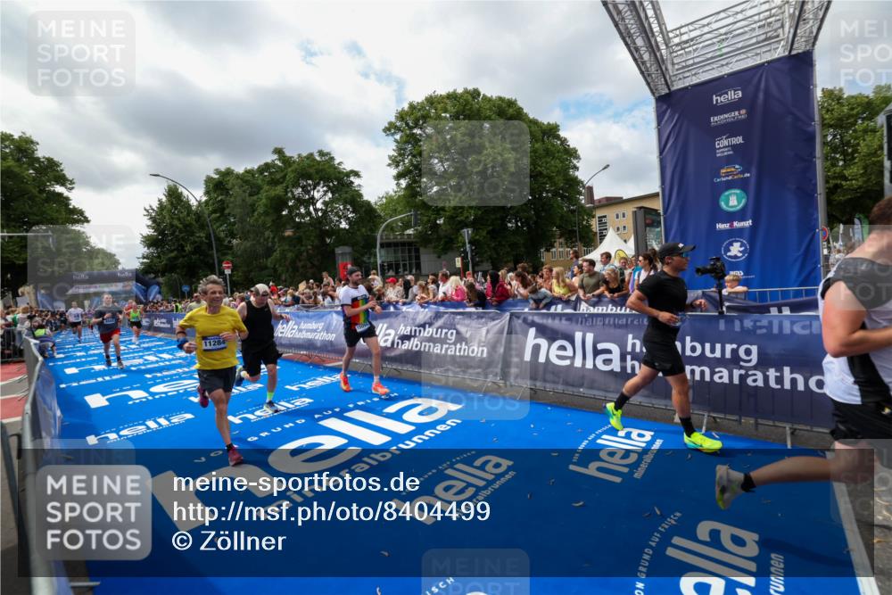29.06.2025 - hella hamburg halbmarathon Zöllner http://msf.ph/oto/8404499 29.06.2025 10:39:45 Ziel 1358, 4398, 4888, 11284, 11806, 13190, 14077, 14204, 15094, 15435, 15744, 16580, 16761, 17005, 17425, 17792, 18013 meine-sportfotos.de