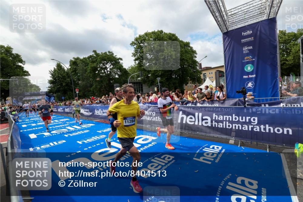 29.06.2025 - hella hamburg halbmarathon Zöllner http://msf.ph/oto/8404513 29.06.2025 10:39:45 Ziel 1358, 4398, 4888, 11284, 11806, 13190, 14077, 14204, 15094, 15435, 15744, 16580, 16761, 17005, 17425, 17792, 18013 meine-sportfotos.de