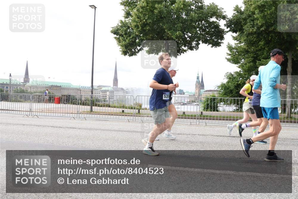 29.06.2025 - hella hamburg halbmarathon Lena Gebhardt http://msf.ph/oto/8404523 29.06.2025 10:24:10 Lombardsbrücke 535, 1005, 1009, 1064, 1389, 1444, 1545, 2125, 2132, 2477, 2489, 3013, 3185, 3285, 3579, 3786, 4122, 4162, 4464, 4597, 4684, 4719, 4990, 4993, 5039, 5055, 5258, 5260, 5358, 5661, 5954, 6478, 6524, 6526, 7013, 7426, 7528, 7920, 7975, 8031, 8141, 8149, 8167, 8181, 8187, 8297, 8502, 8676, 8717, 9063, 9217, 9603, 10649, 11044, 11306, 11347, 11415, 11454, 12210, 13149, 13380, 13573, 13711, 14143, 14521, 15739, 15853 meine-sportfotos.de