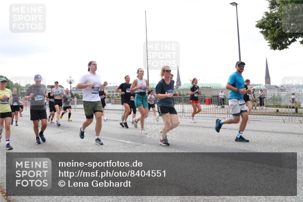 29.06.2025 - hella hamburg halbmarathon Lena Gebhardt http://msf.ph/oto/8404551 29.06.2025 10:50:16 Lombardsbrücke 5076, 7339, 18086, 6830, 13309, 775, 3701, 7721, 7722, 1259, 1487, 1511, 1828, 2047, 2212, 3203, 3680, 3701, 3710, 3805, 3897, 4090, 4168, 4870, 4961, 5119, 5131, 5749, 5751, 5997, 6680, 6830, 7505, 7677, 7721, 7722, 7755, 8065, 8254, 8299, 9015, 9605, 9940, 10060, 10286, 10617, 10683, 10744, 11030, 11426, 11696, 11716, 11760, 12079, 12124, 13127, 13128, 13309, 13381, 13744, 13846, 13887, 14102, 14144, 14505, 14545, 14591, 14692, 14940, 15230, 15626 meine-sportfotos.de