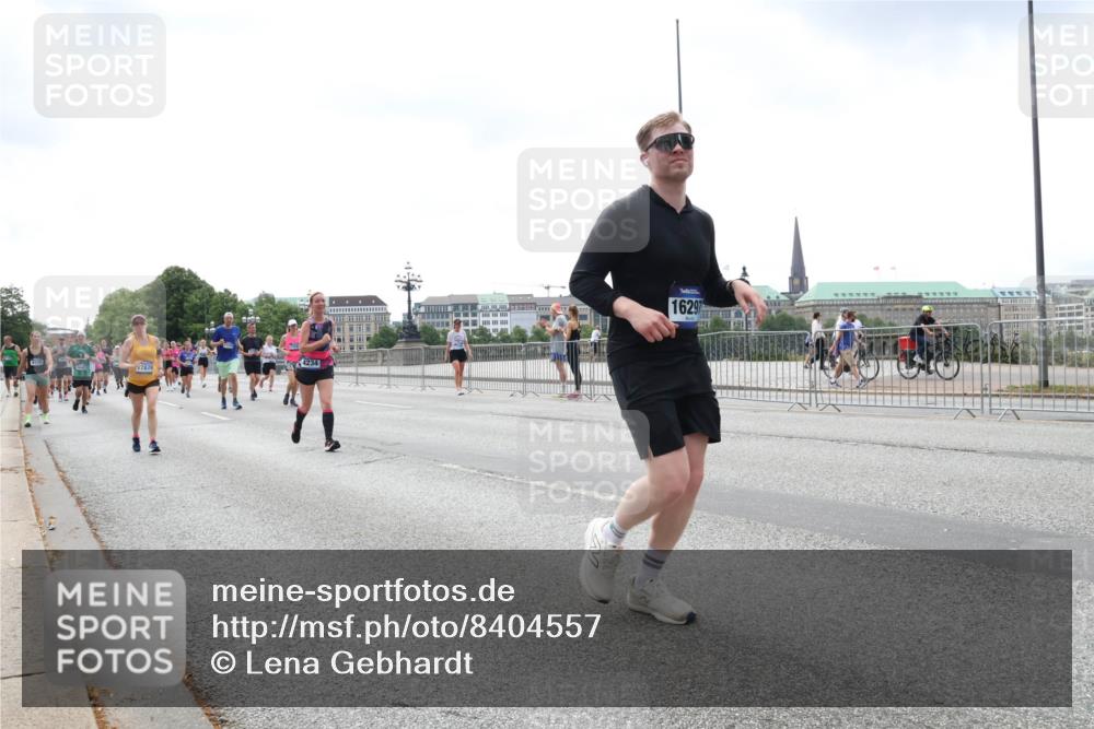 29.06.2025 - hella hamburg halbmarathon Lena Gebhardt http://msf.ph/oto/8404557 29.06.2025 10:41:04 Lombardsbrücke 7879, 4234, 16297, 1075, 1317, 1323, 1731, 2042, 2173, 2206, 2229, 2299, 2805, 2858, 3121, 3306, 3432, 3532, 3533, 3694, 4044, 4234, 4411, 4412, 4530, 4612, 4638, 4774, 4775, 4972, 5086, 5225, 5549, 5688, 5689, 5753, 5928, 6088, 6098, 6163, 6289, 6474, 6842, 7293, 7661, 7821, 7829, 7956, 8053, 8054, 8293, 8385, 8429, 8430, 8586, 8751, 8769, 8878, 8992, 9009, 9237, 9962, 10181, 10269, 10407, 10644, 10835, 11053 meine-sportfotos.de