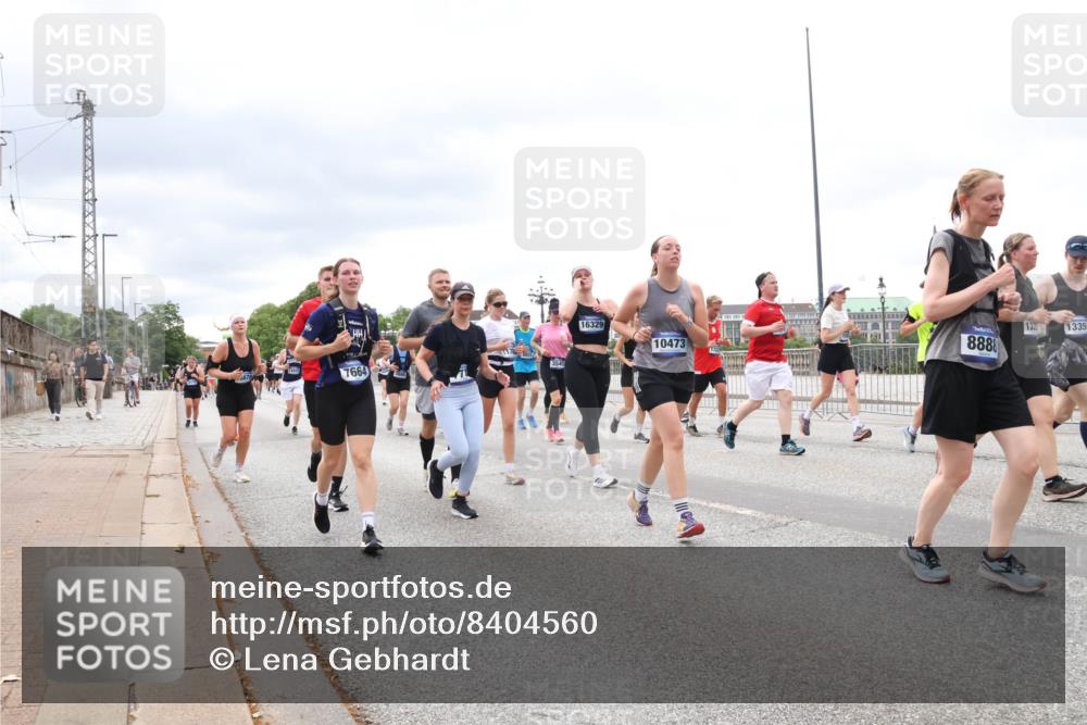 29.06.2025 - hella hamburg halbmarathon Lena Gebhardt http://msf.ph/oto/8404560 29.06.2025 10:58:31 Lombardsbrücke 7664, 5655, 3540, 16329, 10473, 8888, 133, 1335, 1001, 1326, 1365, 1380, 1514, 1646, 1845, 2043, 2169, 2273, 2275, 2449, 2649, 3416, 3540, 3565, 3868, 4042, 4043, 4117, 4225, 4294, 5104, 5159, 5655, 5732, 5782, 5988, 6010, 6554, 6588, 6633, 6702, 6825, 6927, 7095, 7096, 7262, 7443, 7617, 7664, 7783, 7870, 7933, 7967, 7977, 7990, 8076, 8439, 8440, 8441, 8442, 8512, 8592, 8701, 8752, 8888, 9123, 9221, 9225, 9239, 9319, 9481, 9563, 9636, 9832, 9889, 9960, 9982, 10498 meine-sportfotos.de