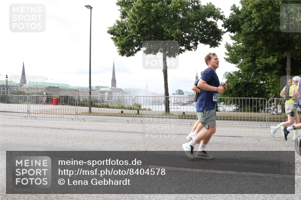 29.06.2025 - hella hamburg halbmarathon Lena Gebhardt http://msf.ph/oto/8404578 29.06.2025 10:24:10 Lombardsbrücke 535, 1005, 1009, 1064, 1389, 1444, 1545, 2125, 2132, 2477, 2489, 3013, 3185, 3285, 3579, 3786, 4122, 4162, 4464, 4597, 4684, 4719, 4990, 4993, 5039, 5055, 5258, 5260, 5358, 5661, 5954, 6478, 6524, 6526, 7013, 7426, 7528, 7920, 7975, 8031, 8141, 8149, 8167, 8181, 8187, 8297, 8502, 8676, 8717, 9063, 9217, 9603, 10649, 11044, 11306, 11347, 11415, 11454, 12210, 13149, 13380, 13573, 13711, 14143, 14521, 15739, 15853 meine-sportfotos.de