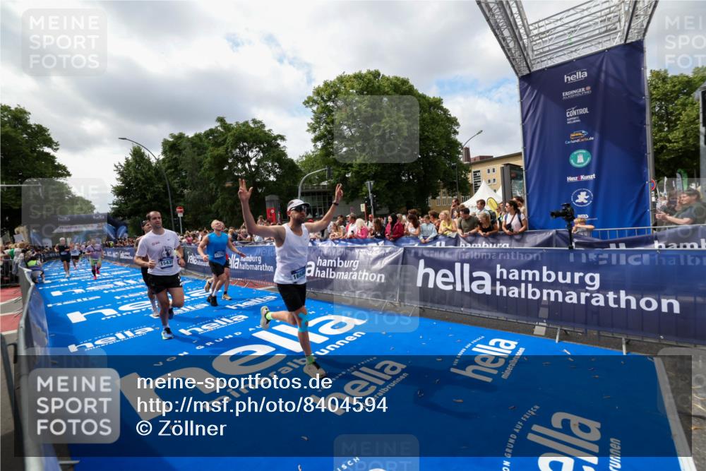 29.06.2025 - hella hamburg halbmarathon Zöllner http://msf.ph/oto/8404594 29.06.2025 10:39:50 Ziel 1975, 2525, 2573, 13190, 14204, 15435, 15744, 16580, 17005, 17792, 18013 meine-sportfotos.de