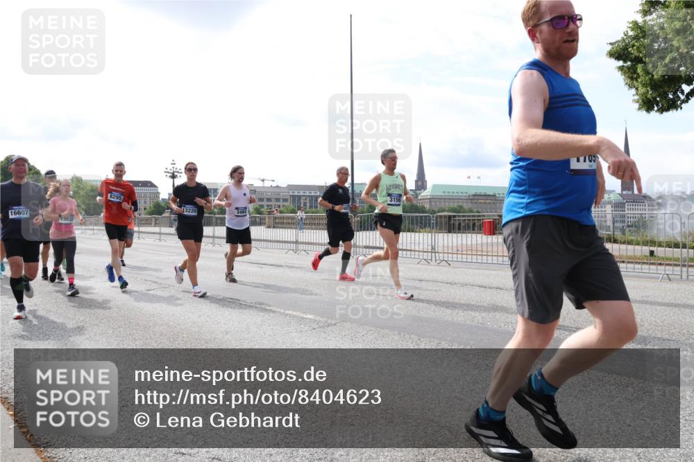 29.06.2025 - hella hamburg halbmarathon Lena Gebhardt http://msf.ph/oto/8404623 29.06.2025 10:16:32 Lombardsbrücke 16607, 13835, 709, 3156, 8295, 13220, 3484, 1117, 1212, 1240, 1244, 1308, 1403, 1599, 1825, 2071, 2165, 2347, 2803, 2835, 2912, 3030, 3088, 3134, 3156, 3176, 3484, 3648, 3687, 4478, 4583, 4637, 5036, 5037, 5046, 5294, 6024, 6488, 6742, 6941, 7158, 7358, 7753, 8169, 8274, 8295, 8317, 8597, 8619, 8645, 8707, 8847, 8857, 9091, 9208, 9332, 9492, 9601, 9628, 9664, 9676, 9802, 9810, 9881, 10076, 10107, 10139, 10141, 10183, 10232, 10292, 10844, 10990, 11344, 11345 meine-sportfotos.de