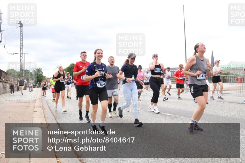 29.06.2025 - hella hamburg halbmarathon Lena Gebhardt http://msf.ph/oto/8404647 29.06.2025 10:58:32 Lombardsbrücke 16329, 10473, 1001, 1326, 1365, 1380, 1514, 1646, 1845, 2043, 2169, 2273, 2275, 2449, 2649, 2929, 3416, 3540, 3565, 3868, 4042, 4043, 4117, 4225, 4294, 5104, 5159, 5655, 5732, 5782, 5988, 6010, 6330, 6341, 6554, 6588, 6633, 6702, 6825, 6927, 7095, 7096, 7262, 7443, 7617, 7664, 7783, 7870, 7933, 7967, 8076, 8439, 8440, 8441, 8442, 8512, 8592, 8701, 8752, 8888, 9123, 9221, 9225, 9239, 9319, 9563, 9636, 9889, 9960, 9982, 10498 meine-sportfotos.de