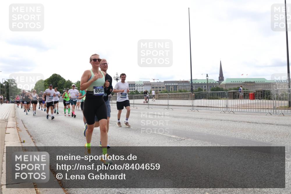 29.06.2025 - hella hamburg halbmarathon Lena Gebhardt http://msf.ph/oto/8404659 29.06.2025 10:24:11 Lombardsbrücke 3185, 8502, 5258, 1005, 1009, 1064, 1389, 1444, 1545, 2125, 2132, 2477, 2489, 3013, 3185, 3285, 3579, 3786, 4122, 4162, 4464, 4597, 4684, 4719, 4990, 4993, 5039, 5055, 5258, 5260, 5358, 5661, 5954, 6478, 6524, 6526, 7013, 7426, 7528, 7920, 7975, 8141, 8149, 8167, 8181, 8187, 8297, 8502, 8676, 8717, 9063, 9217, 9603, 11044, 11306, 11347, 11415, 11454, 12210, 13149, 13380, 13573, 13711, 14143, 14521, 15739, 15853 meine-sportfotos.de