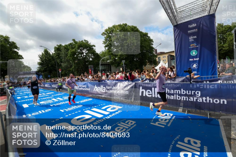 29.06.2025 - hella hamburg halbmarathon Zöllner http://msf.ph/oto/8404693 29.06.2025 10:39:52 Ziel 1975, 2525, 2563, 2573, 4766, 6149, 11714, 13190, 14204, 15744, 15813, 17005, 17792, 18013 meine-sportfotos.de