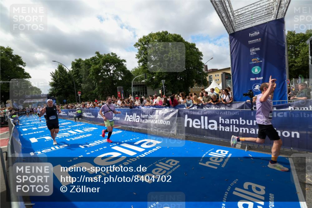 29.06.2025 - hella hamburg halbmarathon Zöllner http://msf.ph/oto/8404702 29.06.2025 10:39:53 Ziel 1603, 1975, 2525, 2563, 2573, 4766, 6149, 11714, 14204, 15744, 15813, 18013 meine-sportfotos.de