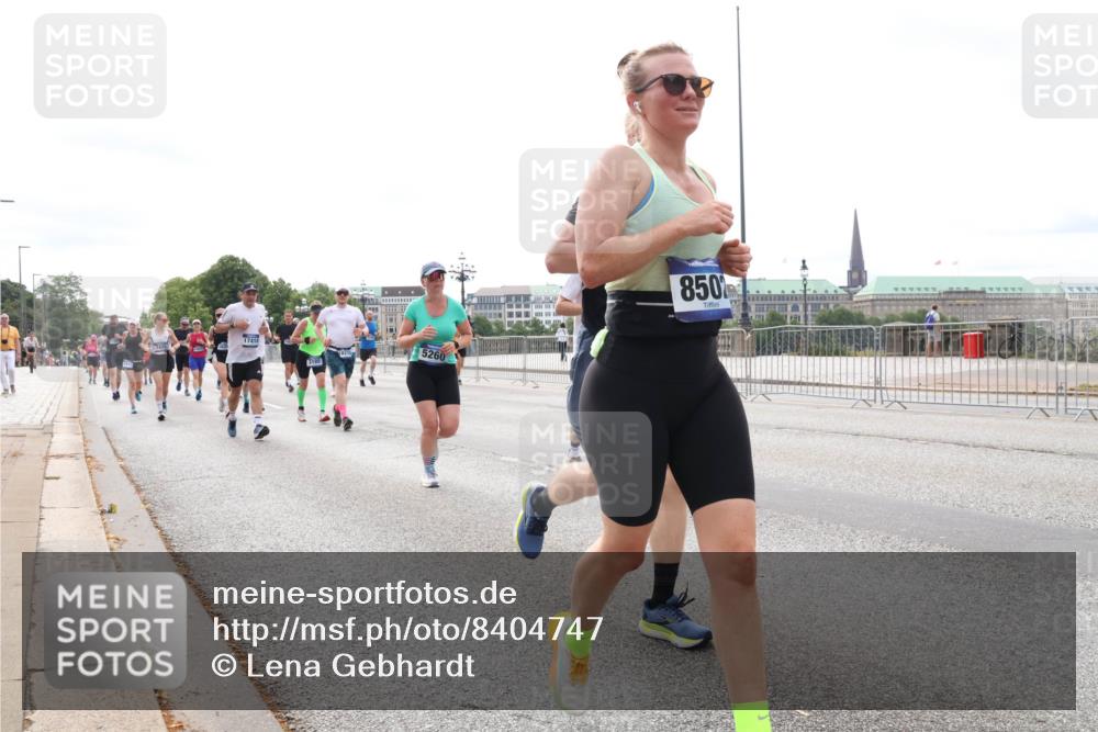 29.06.2025 - hella hamburg halbmarathon Lena Gebhardt http://msf.ph/oto/8404747 29.06.2025 10:24:12 Lombardsbrücke 17414, 3185, 5260, 850, 1005, 1009, 1064, 1389, 1444, 1545, 2132, 2477, 2489, 3013, 3185, 3285, 3579, 3786, 4122, 4162, 4464, 4597, 4684, 4719, 4990, 4993, 5039, 5055, 5258, 5260, 5358, 5661, 5954, 6478, 6524, 6526, 7013, 7426, 7528, 7920, 7975, 8141, 8149, 8167, 8187, 8297, 8502, 8676, 8717, 9063, 9217, 9603, 11044, 11306, 11347, 11415, 11454, 12210, 13149, 13380, 13573, 13711, 14143, 14521, 15739, 15853 meine-sportfotos.de