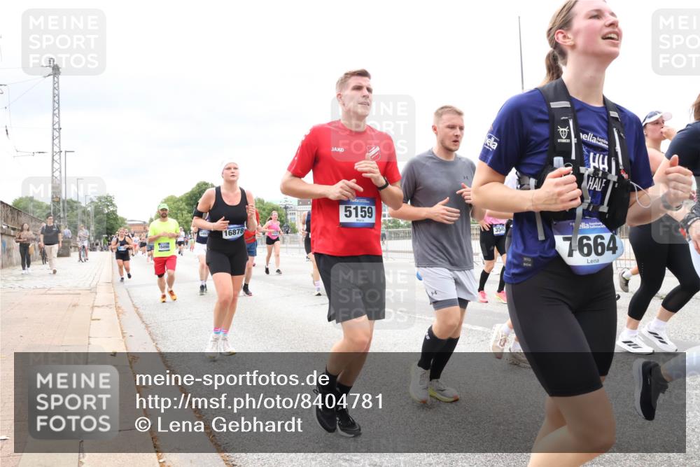 29.06.2025 - hella hamburg halbmarathon Lena Gebhardt http://msf.ph/oto/8404781 29.06.2025 10:58:33 Lombardsbrücke 1493, 16878, 5159, 3540, 7664, 1001, 1326, 1365, 1380, 1514, 1646, 1845, 2043, 2169, 2273, 2275, 2449, 2649, 2929, 3416, 3540, 3565, 3868, 4042, 4043, 4117, 4225, 4294, 5104, 5159, 5655, 5732, 5782, 5988, 6010, 6330, 6341, 6554, 6588, 6633, 6702, 6825, 6927, 7095, 7096, 7262, 7443, 7617, 7664, 7783, 7870, 7933, 7967, 8076, 8439, 8440, 8441, 8442, 8512, 8592, 8701, 8752, 8888, 9123, 9221, 9225, 9239, 9563, 9636, 9889, 9960, 9982, 10498 meine-sportfotos.de