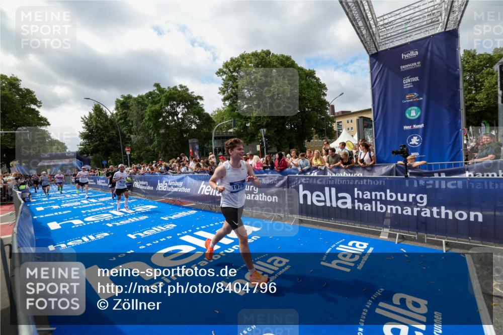 29.06.2025 - hella hamburg halbmarathon Zöllner http://msf.ph/oto/8404796 29.06.2025 10:39:55 Ziel 1603, 1975, 2525, 2563, 2573, 4766, 6149, 7981, 8574, 11714, 15813 meine-sportfotos.de
