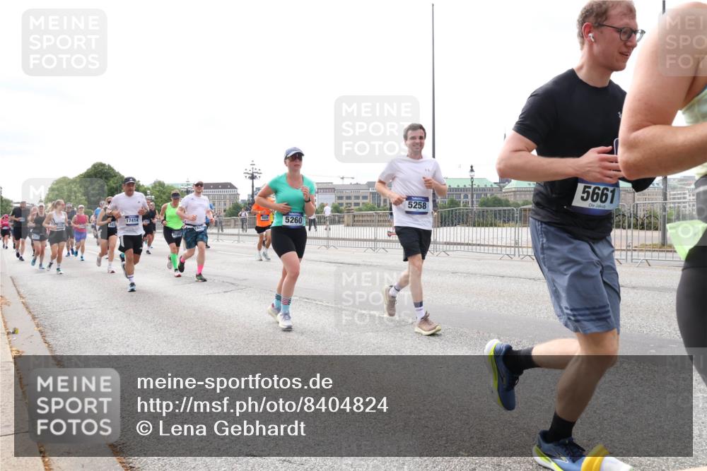29.06.2025 - hella hamburg halbmarathon Lena Gebhardt http://msf.ph/oto/8404824 29.06.2025 10:24:12 Lombardsbrücke 17414, 5260, 3185, 5258, 5661, 1005, 1009, 1064, 1389, 1444, 1545, 2132, 2477, 2489, 3013, 3185, 3285, 3579, 3786, 4122, 4162, 4464, 4597, 4684, 4719, 4990, 4993, 5039, 5055, 5258, 5260, 5358, 5661, 5954, 6478, 6524, 6526, 7013, 7426, 7528, 7920, 7975, 8141, 8149, 8167, 8187, 8297, 8502, 8676, 8717, 9063, 9217, 9603, 11044, 11306, 11347, 11415, 11454, 12210, 13149, 13380, 13573, 13711, 14143, 14521, 15739, 15853 meine-sportfotos.de