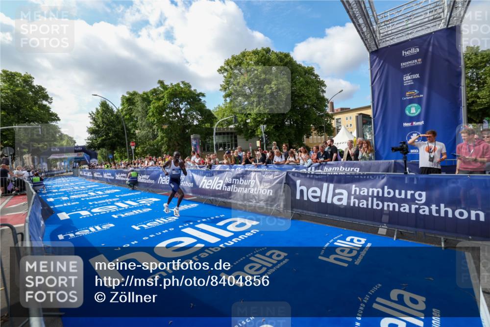29.06.2025 - hella hamburg halbmarathon Zöllner http://msf.ph/oto/8404856 29.06.2025 10:03:18 Ziel 16 meine-sportfotos.de