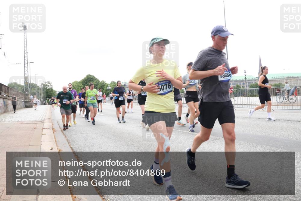 29.06.2025 - hella hamburg halbmarathon Lena Gebhardt http://msf.ph/oto/8404869 29.06.2025 10:50:18 Lombardsbrücke 7339, 221, 5076, 6830, 18086, 1259, 1487, 1511, 1828, 2047, 2212, 3203, 3680, 3701, 3710, 3805, 3897, 4090, 4168, 4870, 4961, 5119, 5131, 5749, 5751, 5997, 6680, 6830, 7505, 7677, 7721, 7722, 7755, 8254, 8299, 8834, 9015, 9605, 9940, 10060, 10286, 10617, 10683, 10744, 11030, 11426, 11696, 11716, 11760, 12079, 13127, 13128, 13309, 13381, 13744, 13846, 13887, 14102, 14144, 14505, 14545, 14591, 14940, 15017, 15230, 15626 meine-sportfotos.de