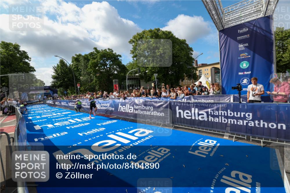 29.06.2025 - hella hamburg halbmarathon Zöllner http://msf.ph/oto/8404890 29.06.2025 10:03:48 Ziel 6 meine-sportfotos.de