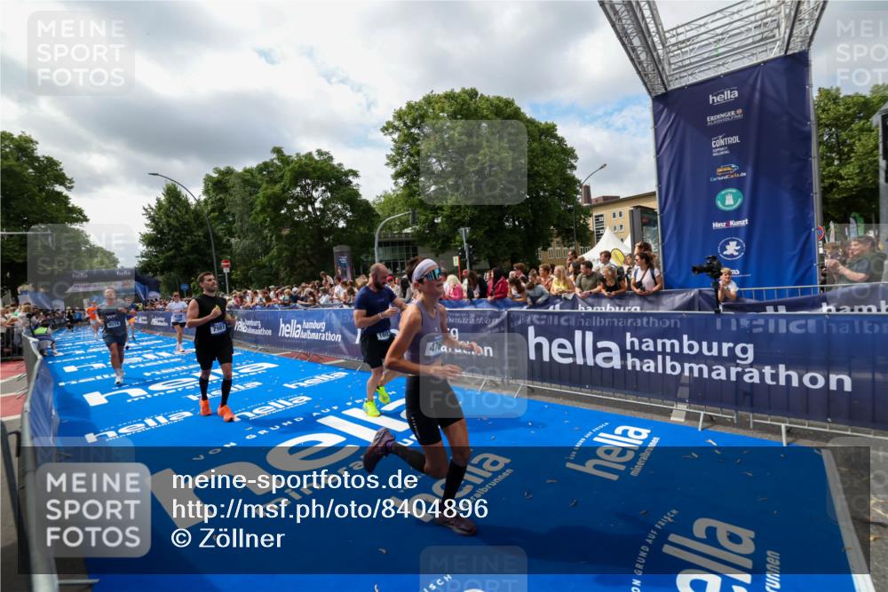 29.06.2025 - hella hamburg halbmarathon Zöllner http://msf.ph/oto/8404896 29.06.2025 10:40:01 Ziel 1603, 2563, 3626, 4766, 5050, 5375, 6080, 7981, 8467, 8574, 15421 meine-sportfotos.de
