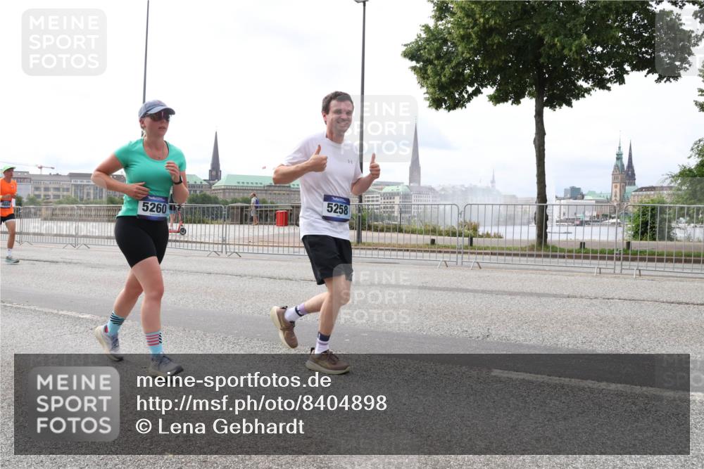 29.06.2025 - hella hamburg halbmarathon Lena Gebhardt http://msf.ph/oto/8404898 29.06.2025 10:24:13 Lombardsbrücke 5260, 4684, 5258, 1005, 1009, 1064, 1389, 1444, 1545, 2132, 2477, 2489, 3013, 3185, 3285, 3579, 3786, 4122, 4162, 4464, 4597, 4684, 4719, 4990, 4993, 5039, 5055, 5258, 5260, 5358, 5661, 5954, 6478, 6524, 6526, 7013, 7426, 7528, 7920, 7975, 8141, 8149, 8167, 8187, 8297, 8502, 8676, 8717, 9063, 9217, 9603, 11044, 11306, 11347, 11415, 11454, 12210, 13149, 13380, 13573, 13711, 14143, 15739, 15853 meine-sportfotos.de