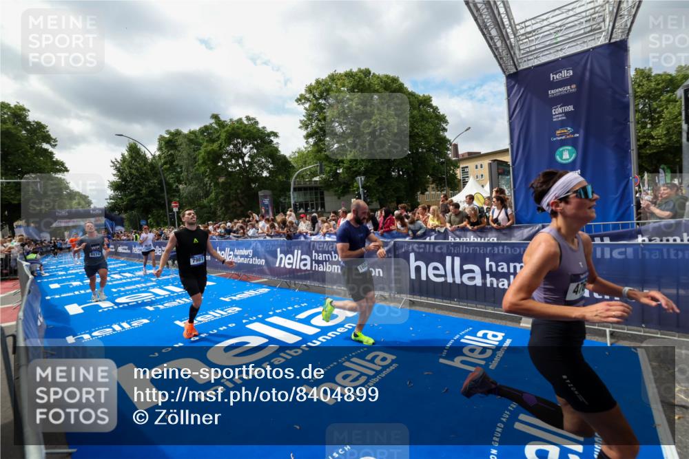 29.06.2025 - hella hamburg halbmarathon Zöllner http://msf.ph/oto/8404899 29.06.2025 10:40:01 Ziel 1603, 2563, 3626, 4766, 5050, 5375, 6080, 7981, 8467, 8574, 15421 meine-sportfotos.de