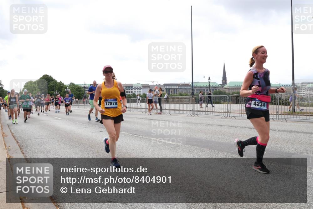 29.06.2025 - hella hamburg halbmarathon Lena Gebhardt http://msf.ph/oto/8404901 29.06.2025 10:41:06 Lombardsbrücke 4530, 6842, 17879, 4234, 1075, 1317, 1323, 1731, 2042, 2173, 2206, 2229, 2299, 2805, 2858, 3121, 3306, 3432, 3532, 3533, 3694, 4044, 4234, 4412, 4530, 4612, 4638, 4774, 4775, 4972, 5086, 5225, 5549, 5688, 5689, 5753, 5928, 6088, 6098, 6163, 6250, 6289, 6474, 6842, 7293, 7661, 7821, 7829, 7956, 8053, 8054, 8293, 8385, 8429, 8430, 8586, 8751, 8769, 8878, 8992, 9009, 9237, 9962, 10181, 10269, 10407, 10644, 10835, 11053 meine-sportfotos.de