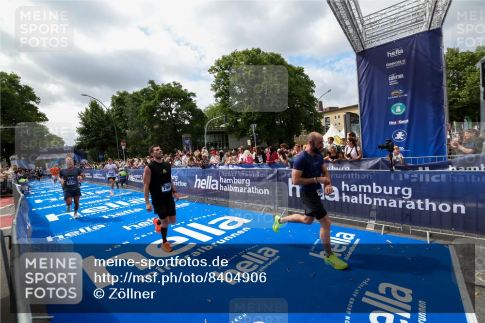29.06.2025 - hella hamburg halbmarathon Zöllner http://msf.ph/oto/8404906 29.06.2025 10:40:01 Ziel 1603, 2563, 3626, 4766, 5050, 5375, 6080, 7981, 8467, 8574, 15421 meine-sportfotos.de