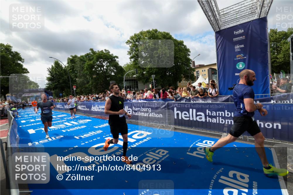 29.06.2025 - hella hamburg halbmarathon Zöllner http://msf.ph/oto/8404913 29.06.2025 10:40:02 Ziel 1603, 3626, 5050, 5375, 6080, 7981, 8467, 8574, 12091, 15421, 17973 meine-sportfotos.de