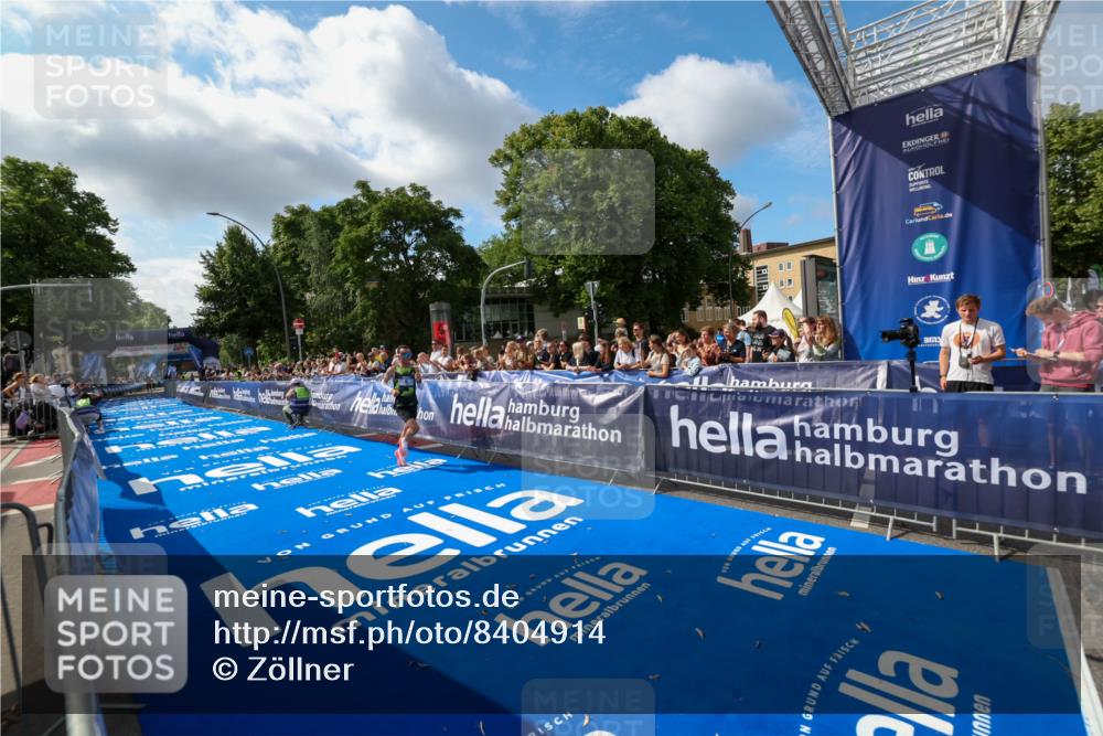 29.06.2025 - hella hamburg halbmarathon Zöllner http://msf.ph/oto/8404914 29.06.2025 10:03:49 Ziel 6 meine-sportfotos.de