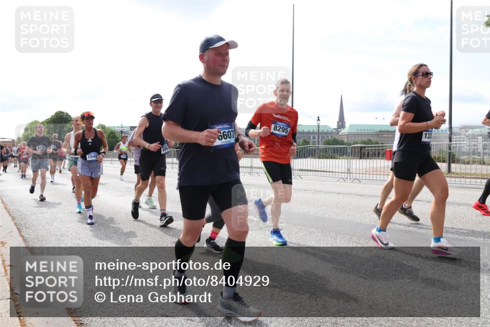 29.06.2025 - hella hamburg halbmarathon Lena Gebhardt http://msf.ph/oto/8404929 29.06.2025 10:16:33 Lombardsbrücke 1548, 6607, 8295, 1117, 1212, 1240, 1244, 1403, 1599, 1825, 2165, 2347, 2803, 2835, 2912, 3030, 3088, 3134, 3156, 3176, 3450, 3484, 3648, 3687, 4478, 4583, 4637, 5036, 5037, 5046, 5294, 6024, 6328, 6488, 6742, 6941, 6948, 7158, 7358, 7753, 8274, 8295, 8317, 8597, 8619, 8645, 8707, 8847, 8857, 9091, 9208, 9332, 9492, 9601, 9628, 9664, 9676, 9802, 9810, 9881, 10076, 10107, 10139, 10141, 10183, 10232, 10292, 10844, 10990, 11344, 11345 meine-sportfotos.de