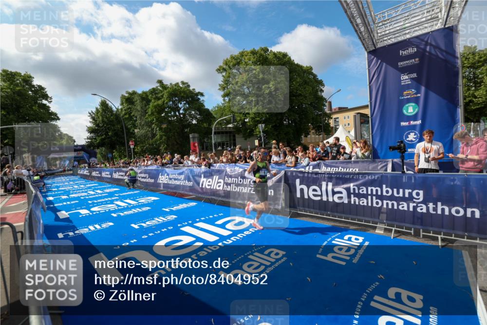 29.06.2025 - hella hamburg halbmarathon Zöllner http://msf.ph/oto/8404952 29.06.2025 10:03:49 Ziel 6 meine-sportfotos.de