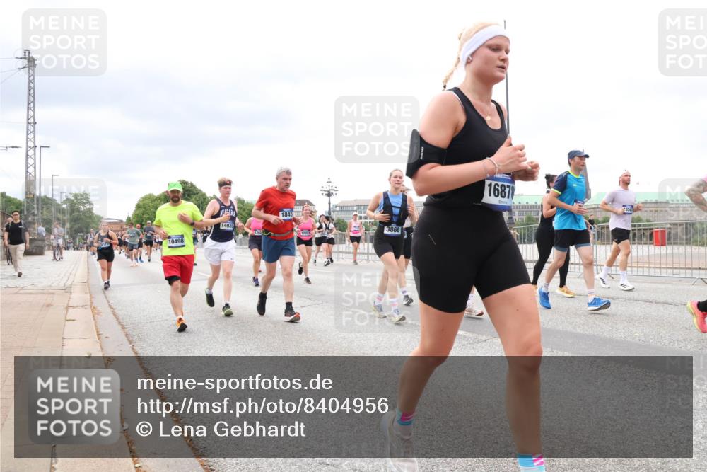 29.06.2025 - hella hamburg halbmarathon Lena Gebhardt http://msf.ph/oto/8404956 29.06.2025 10:58:34 Lombardsbrücke 10498, 14935, 1845, 12023, 3868, 1687, 3547, 1001, 1326, 1365, 1380, 1514, 1646, 1845, 2043, 2169, 2273, 2275, 2449, 2649, 2929, 3416, 3540, 3565, 3868, 4042, 4043, 4117, 4225, 4294, 5104, 5159, 5655, 5732, 5782, 5988, 6010, 6330, 6341, 6554, 6588, 6633, 6638, 6702, 6825, 6927, 7095, 7096, 7262, 7443, 7617, 7664, 7783, 7870, 7933, 7957, 7967, 8076, 8439, 8440, 8441, 8442, 8489, 8512, 8592, 8701, 8752, 8888, 9123, 9221, 9225, 9239, 9563, 9636, 9889, 9960, 9982, 10498 meine-sportfotos.de