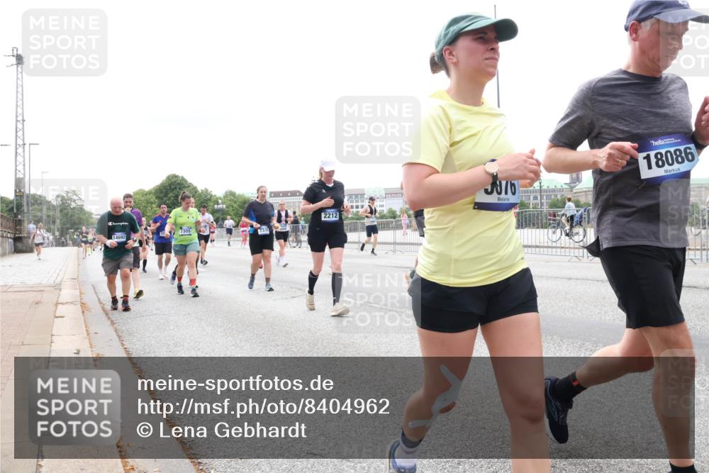 29.06.2025 - hella hamburg halbmarathon Lena Gebhardt http://msf.ph/oto/8404962 29.06.2025 10:50:18 Lombardsbrücke 14692, 7339, 2212, 976, 18086, 1259, 1487, 1511, 1828, 2047, 2212, 3203, 3680, 3701, 3710, 3805, 3897, 4090, 4168, 4870, 4961, 5119, 5131, 5749, 5751, 5997, 6680, 6830, 7505, 7677, 7721, 7722, 7755, 8254, 8299, 8834, 9015, 9605, 9940, 10060, 10286, 10617, 10683, 10744, 11030, 11426, 11696, 11716, 11760, 12079, 13127, 13128, 13309, 13381, 13744, 13846, 13887, 14102, 14144, 14505, 14545, 14591, 14940, 15017, 15230, 15626 meine-sportfotos.de