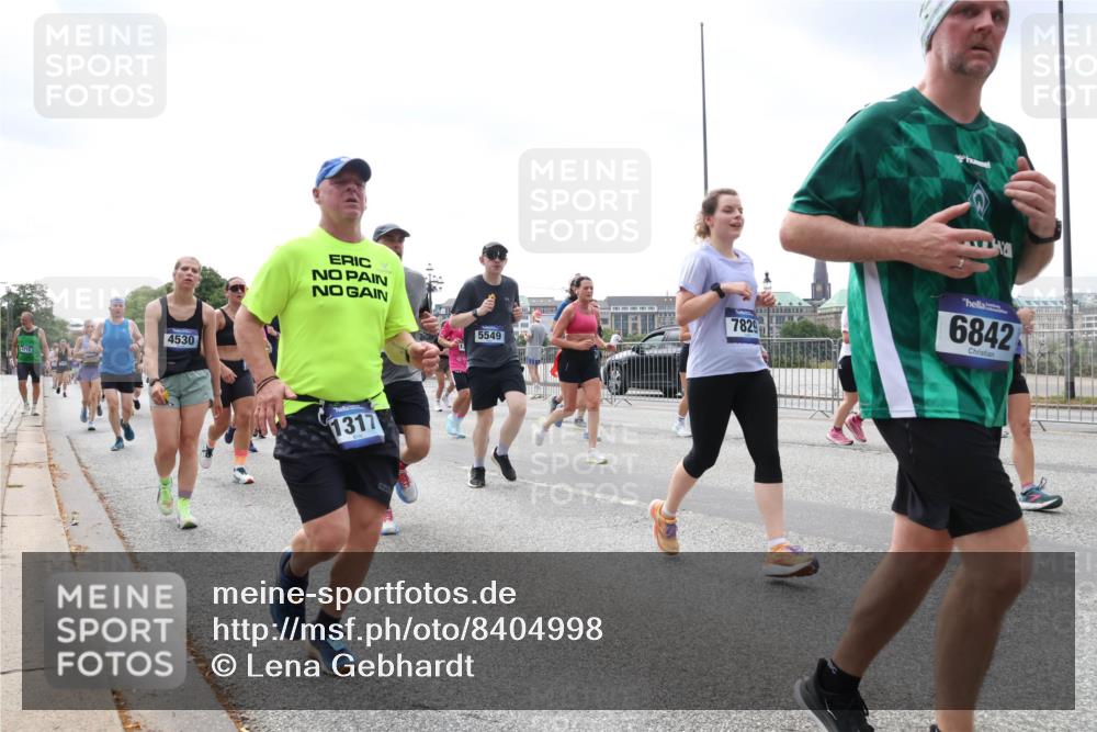 29.06.2025 - hella hamburg halbmarathon Lena Gebhardt http://msf.ph/oto/8404998 29.06.2025 10:41:12 Lombardsbrücke 4530, 1317, 5549, 7829, 6842, 1075, 1317, 1323, 1536, 1542, 1731, 2229, 2258, 2299, 2805, 2858, 3121, 3344, 3432, 3532, 3533, 3623, 3694, 4234, 4412, 4415, 4530, 4610, 4638, 4774, 4775, 5086, 5225, 5549, 5688, 5689, 5753, 5928, 5942, 6088, 6098, 6250, 6289, 6474, 6793, 6842, 6894, 7022, 7023, 7293, 7661, 7821, 7829, 8053, 8054, 8293, 8385, 8429, 8430, 8586, 8751, 8769, 8878, 8992, 9009, 9237, 9962, 10181, 10269, 10407, 10483, 10644, 10835, 11053, 11166 meine-sportfotos.de