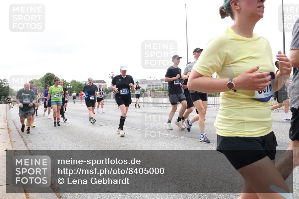 29.06.2025 - hella hamburg halbmarathon Lena Gebhardt http://msf.ph/oto/8405000 29.06.2025 10:50:18 Lombardsbrücke 14692, 7305, 7339, 2212, 12079, 1259, 1487, 1511, 1828, 2047, 2212, 3203, 3680, 3701, 3710, 3805, 3897, 4090, 4168, 4870, 4961, 5119, 5131, 5749, 5751, 5997, 6680, 6830, 7505, 7677, 7721, 7722, 7755, 8254, 8299, 8834, 9015, 9605, 9940, 10060, 10286, 10617, 10683, 10744, 11030, 11426, 11696, 11716, 11760, 12079, 13127, 13128, 13309, 13381, 13744, 13846, 13887, 14102, 14144, 14505, 14545, 14591, 14940, 15017, 15230, 15626 meine-sportfotos.de