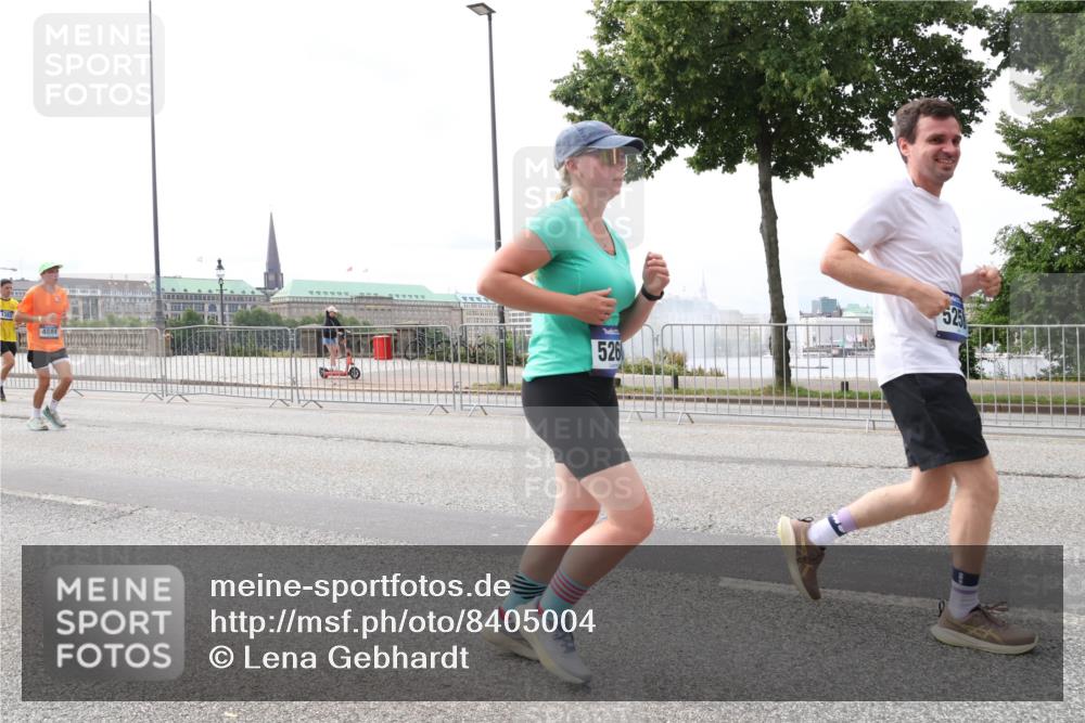 29.06.2025 - hella hamburg halbmarathon Lena Gebhardt http://msf.ph/oto/8405004 29.06.2025 10:24:14 Lombardsbrücke 1382, 4684, 526, 525, 1005, 1009, 1064, 1389, 1444, 1545, 2132, 2477, 2489, 3013, 3185, 3285, 3579, 3786, 4122, 4162, 4464, 4597, 4684, 4719, 4990, 4993, 5039, 5055, 5258, 5260, 5358, 5661, 5954, 6478, 6524, 6526, 7013, 7426, 7528, 7920, 7975, 8141, 8149, 8167, 8187, 8297, 8502, 8717, 9063, 9217, 9603, 11044, 11306, 11347, 11415, 11454, 12210, 13149, 13380, 13573, 13711, 14143, 15739, 15853 meine-sportfotos.de