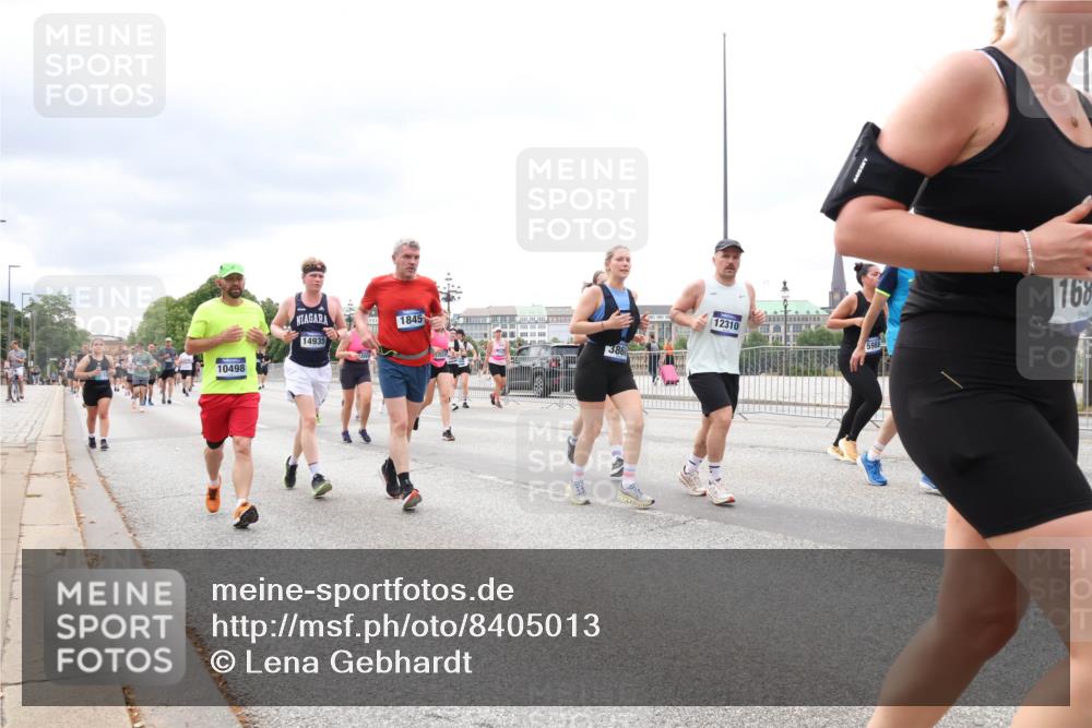 29.06.2025 - hella hamburg halbmarathon Lena Gebhardt http://msf.ph/oto/8405013 29.06.2025 10:58:35 Lombardsbrücke 10498, 14935, 1845, 3868, 12310, 5988, 168, 1001, 1326, 1365, 1380, 1514, 1646, 1845, 2043, 2169, 2273, 2275, 2449, 2649, 2929, 3416, 3540, 3565, 3868, 4042, 4043, 4117, 4225, 4294, 5104, 5159, 5655, 5732, 5782, 5988, 6010, 6330, 6341, 6554, 6588, 6633, 6638, 6702, 6825, 6927, 7095, 7096, 7262, 7443, 7617, 7664, 7783, 7870, 7933, 7957, 7967, 8076, 8439, 8440, 8441, 8442, 8489, 8592, 8701, 8752, 8888, 9123, 9221, 9225, 9239, 9563, 9636, 9889, 9960, 9982, 10498 meine-sportfotos.de