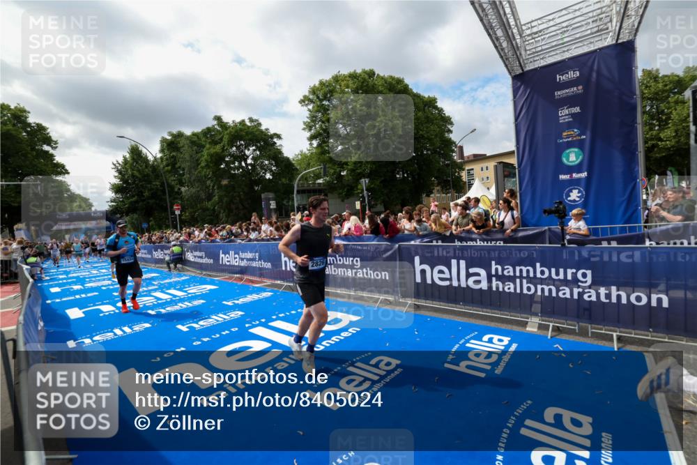 29.06.2025 - hella hamburg halbmarathon Zöllner http://msf.ph/oto/8405024 29.06.2025 10:40:11 Ziel 2826, 4381, 5007, 5409, 5508, 5916, 7495, 8933, 12091, 13514, 13667, 15424, 17973, 18979 meine-sportfotos.de